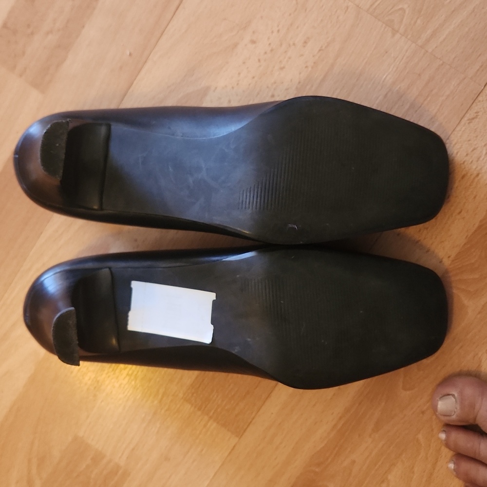 Pumps - Picture 4 of 6